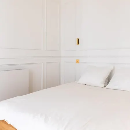 Lavishly Curated 1bd Apartmentclignancourt * Parigi